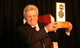 Darvin Geremia recebendo o Mérito Empresarial SIMMME Categoria Empresário Segunda edição - 2004