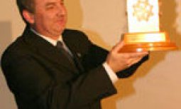 Antonio Stringhini ao receber o Mérito Empresarial SIMMME Categoria Indústria Segunda edição - 2004